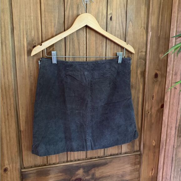 BLANKNYC Zip Suede Mini Skirt in Shadow Grey - Picture 4 of 7